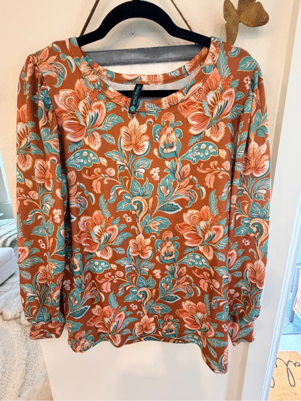 Women's Floral Long-Sleeve Crewneck Top — Rust  slightly oversized